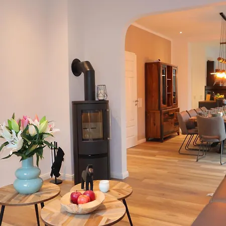 Landhuus An'n Peerhamm بيت للعطل