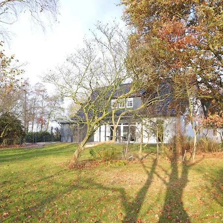 Landhuus An'n Peerhamm بيت للعطل